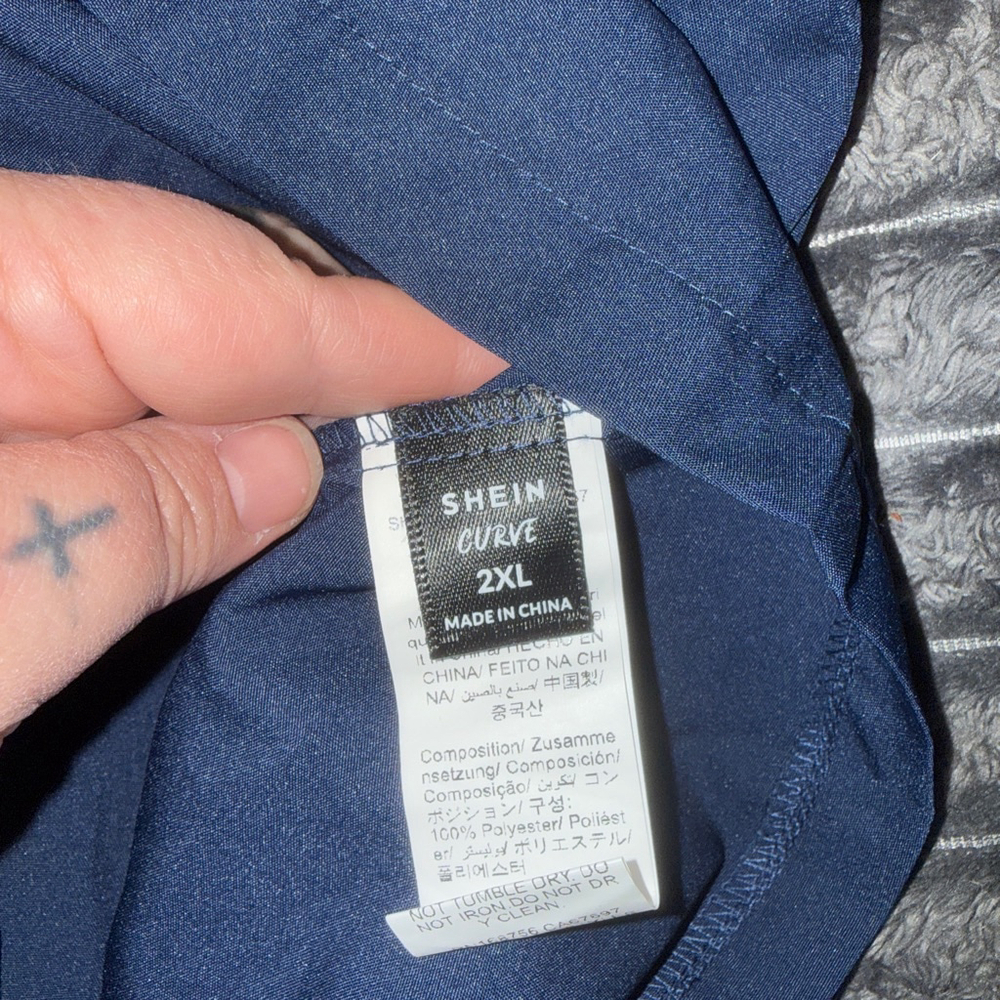 Women's SHEIN Curve Navy Short Sleeve Zip Front Button Down Shirt 2XL - Picture 2 of 3